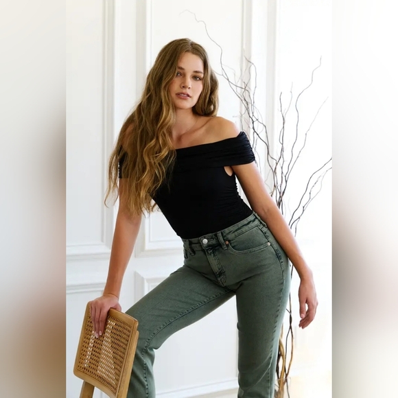 Artemis Women's Cropped Jeans in Green NWT - Picture 4 of 6